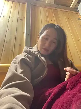 Snapshot of phungtiti chatting on 12/05/25, 01:43 phungtiti online show from 12/05/25, 01:43