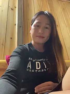 Snapshot of phungtiti chatting on 11/08/25, 02:15 phungtiti online show from 11/08/25, 02:15