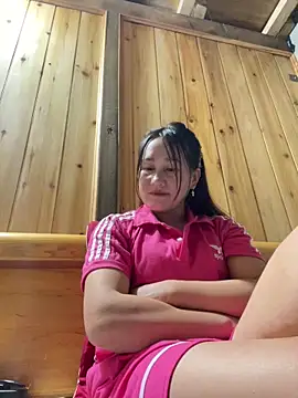 Snapshot of phungtiti chatting on 11/06/25, 01:59 phungtiti online show from 11/06/25, 01:59