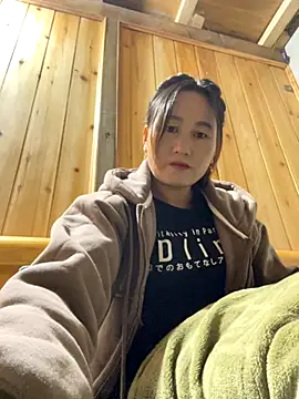 Snapshot of phungtiti chatting on 11/19/25, 01:38 phungtiti online show from 11/19/25, 01:38