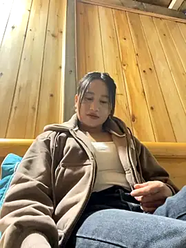 Snapshot of phungtiti chatting on 11/23/25, 04:11 phungtiti online show from 11/23/25, 04:11