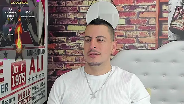 Snapshot of scotty_musicc chatting on 09/19/25, 01:09 scotty musicc online show from 09/19/25, 01:09