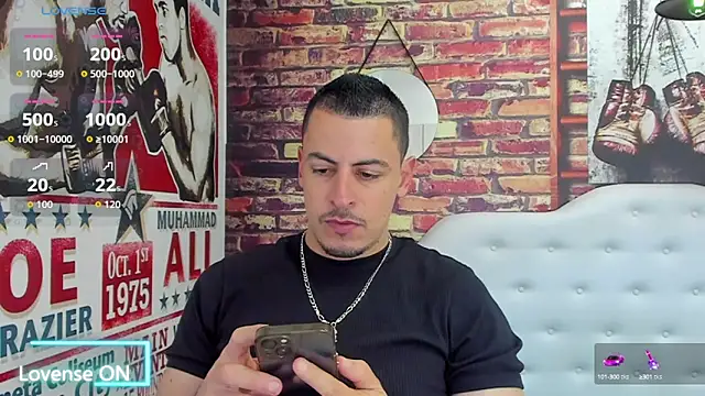 Snapshot of scotty_musicc chatting on 09/22/25, 10:27 scotty musicc online show from 09/22/25, 10:27
