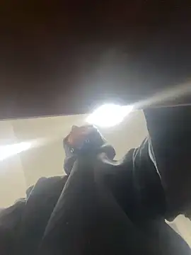 Snapshot of derek_devil24 chatting on 11/29/25, 09:53 derek devil24 online show from 11/29/25, 09:53