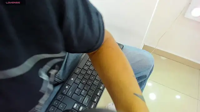 Snapshot of derek_devil24 chatting on 03/20/26, 03:13 derek devil24 online show from 03/20/26, 03:13