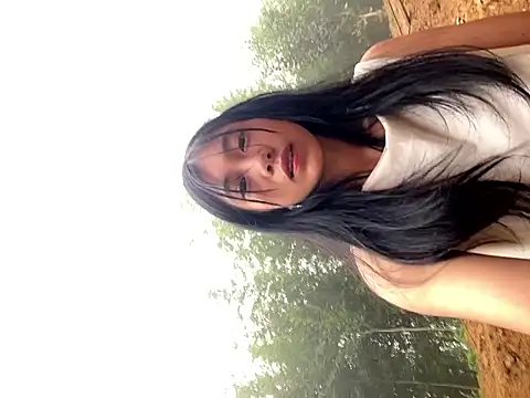 Snapshot of EmLy02 chatting on 11/06/25, 12:25 EmLy02 online show from 11/06/25, 12:25