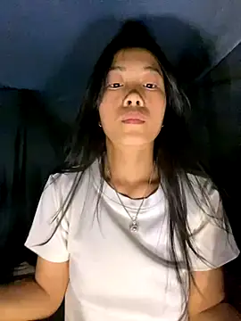 Snapshot of EmLy02 chatting on 10/19/25, 01:03 EmLy02 online show from 10/19/25, 01:03