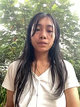 Snapshot of EmLy02 chatting on 10/16/25, 12:41 EmLy02 online show from 10/16/25, 12:41