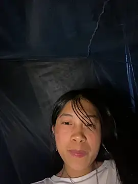 Snapshot of EmLy02 chatting on 11/22/25, 11:31 EmLy02 online show from 11/22/25, 11:31