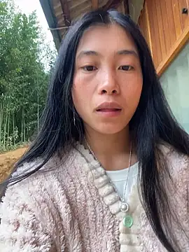 Snapshot of EmLy02 chatting on 11/24/25, 12:32 EmLy02 online show from 11/24/25, 12:32