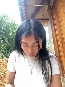 Snapshot of EmLy02 chatting on 11/07/25, 09:14 EmLy02 online show from 11/07/25, 09:14