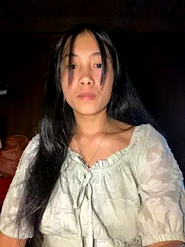 Snapshot of EmLy02 chatting on 11/05/25, 12:19 EmLy02 online show from 11/05/25, 12:19