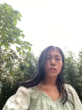 Snapshot of EmLy02 chatting on 10/29/25, 12:31 EmLy02 online show from 10/29/25, 12:31