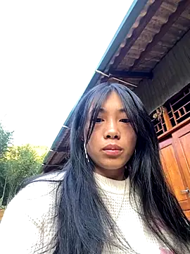 Snapshot of EmLy02 chatting on 11/28/25, 12:11 EmLy02 online show from 11/28/25, 12:11