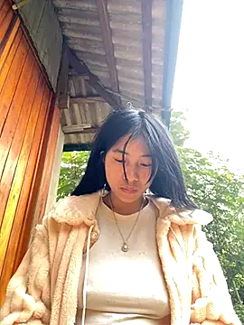 Snapshot of EmLy02 chatting on 10/28/25, 12:22 EmLy02 online show from 10/28/25, 12:22