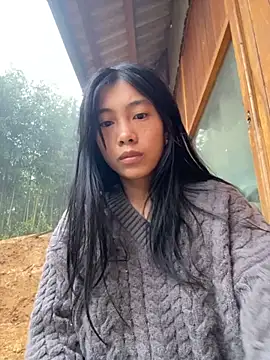 Snapshot of EmLy02 chatting on 11/03/25, 12:05 EmLy02 online show from 11/03/25, 12:05