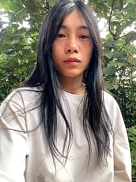 Snapshot of EmLy02 chatting on 11/15/25, 12:25 EmLy02 online show from 11/15/25, 12:25