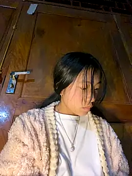 Snapshot of EmLy02 chatting on 11/01/25, 12:43 EmLy02 online show from 11/01/25, 12:43