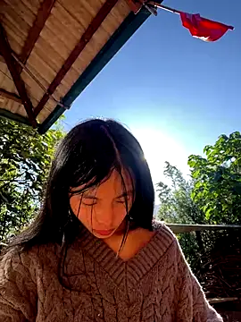 Snapshot of EmLy02 chatting on 11/30/25, 01:28 EmLy02 online show from 11/30/25, 01:28