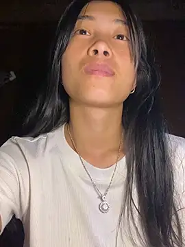 Snapshot of EmLy02 chatting on 10/31/25, 11:40 EmLy02 online show from 10/31/25, 11:40