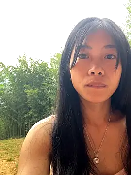 Snapshot of EmLy02 chatting on 10/11/25, 12:00 EmLy02 online show from 10/11/25, 12:00