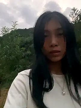 Snapshot of EmLy02 chatting on 10/22/25, 10:58 EmLy02 online show from 10/22/25, 10:58