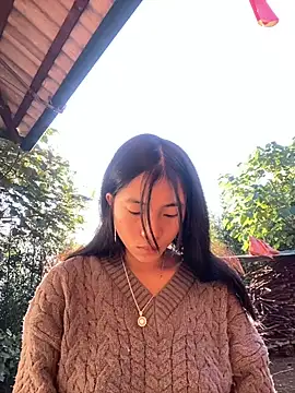 Snapshot of EmLy02 chatting on 11/26/25, 12:43 EmLy02 online show from 11/26/25, 12:43