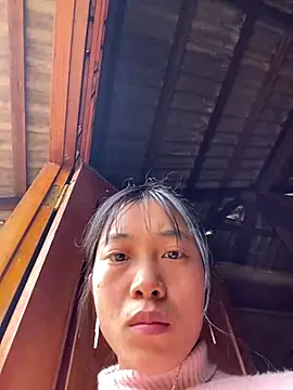 Snapshot of EmLy02 chatting on 12/17/25, 05:01 EmLy02 online show from 12/17/25, 05:01