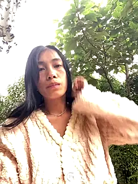 Snapshot of EmLy02 chatting on 10/24/25, 06:23 EmLy02 online show from 10/24/25, 06:23