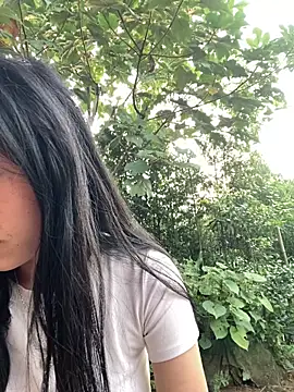 Snapshot of EmLy02 chatting on 10/18/25, 11:51 EmLy02 online show from 10/18/25, 11:51