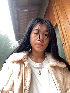 Snapshot of EmLy02 chatting on 11/01/25, 12:17 EmLy02 online show from 11/01/25, 12:17