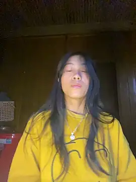 Snapshot of EmLy02 chatting on 10/08/25, 11:16 EmLy02 online show from 10/08/25, 11:16