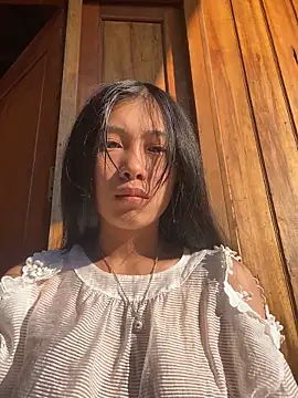 Snapshot of EmLy02 chatting on 11/23/25, 01:04 EmLy02 online show from 11/23/25, 01:04