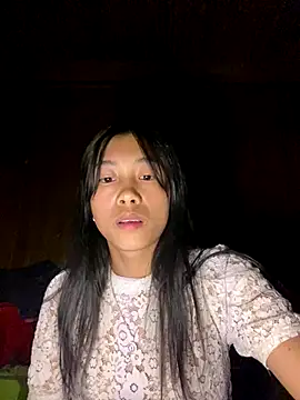 Snapshot of EmLy02 chatting on 10/06/25, 01:45 EmLy02 online show from 10/06/25, 01:45