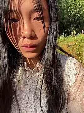 Snapshot of EmLy02 chatting on 10/15/25, 12:31 EmLy02 online show from 10/15/25, 12:31