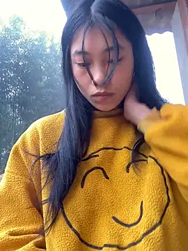 Snapshot of EmLy02 chatting on 11/12/25, 12:48 EmLy02 online show from 11/12/25, 12:48