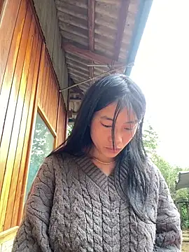 Snapshot of EmLy02 chatting on 11/20/25, 01:06 EmLy02 online show from 11/20/25, 01:06