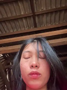 Snapshot of EmLy02 chatting on 04/14/26, 12:04 EmLy02 online show from 04/14/26, 12:04