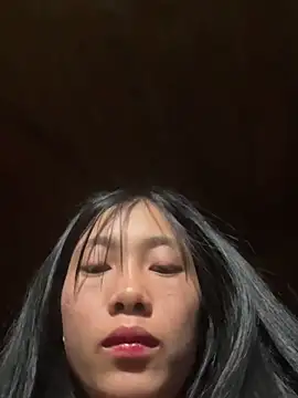 Snapshot of EmLy02 chatting on 04/11/26, 01:13 EmLy02 online show from 04/11/26, 01:13