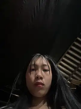 Snapshot of EmLy02 chatting on 04/08/26, 01:29 EmLy02 online show from 04/08/26, 01:29