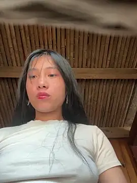 Snapshot of EmLy02 chatting on 04/13/26, 01:09 EmLy02 online show from 04/13/26, 01:09