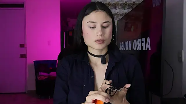 VioletaLorette online show from 11/08/25, 11:41