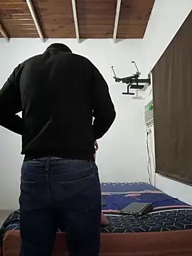 Snapshot of Diabloproducciones chatting on 12/19/25, 01:31 Diabloproducciones online show from 12/19/25, 01:31