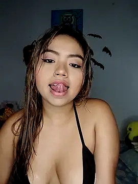 Emily  Hott online show from 10/30/25, 10:28