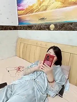 Snapshot of lingling5200 chatting on 09/24/25, 12:11 lingling5200 online show from 09/24/25, 12:11