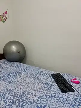 Snapshot of Nina_vallon chatting on 10/04/25, 10:39 Nina vallon online show from 10/04/25, 10:39