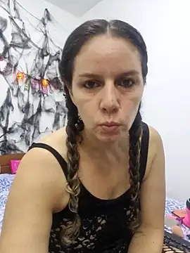 Snapshot of Nina_vallon chatting on 10/21/25, 10:47 Nina vallon online show from 10/21/25, 10:47