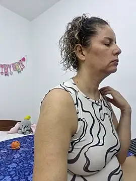 Snapshot of Nina_vallon chatting on 10/15/25, 10:34 Nina vallon online show from 10/15/25, 10:34