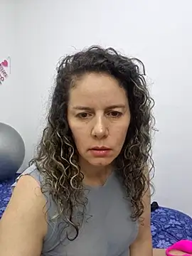 Snapshot of Nina_vallon chatting on 09/23/25, 10:44 Nina vallon online show from 09/23/25, 10:44