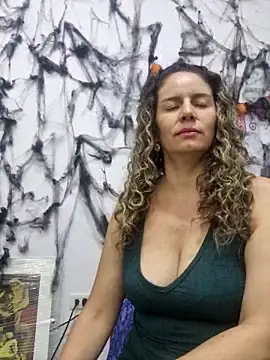 Snapshot of Nina_vallon chatting on 10/19/25, 07:49 Nina vallon online show from 10/19/25, 07:49